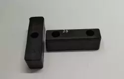 28. Odbój gumowy najazdowy 200 x 55 x 60 mm